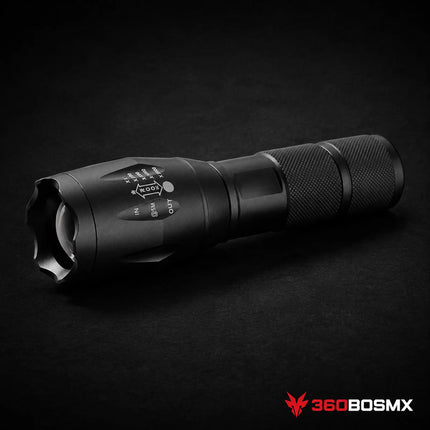 Lámpara de Mano Táctica T9 3,000 lm con Zoom DT62P – Negro