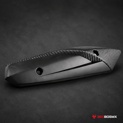 Protector Escape Moto Estilo Fibra Carbono Deportivo MTC - Negro - 360BOSMX