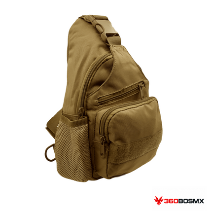 Pechera táctica GJ955 de 6 L con cable USB y auxiliar — Caqui sobre fondo blanco con logo 360BOSMX